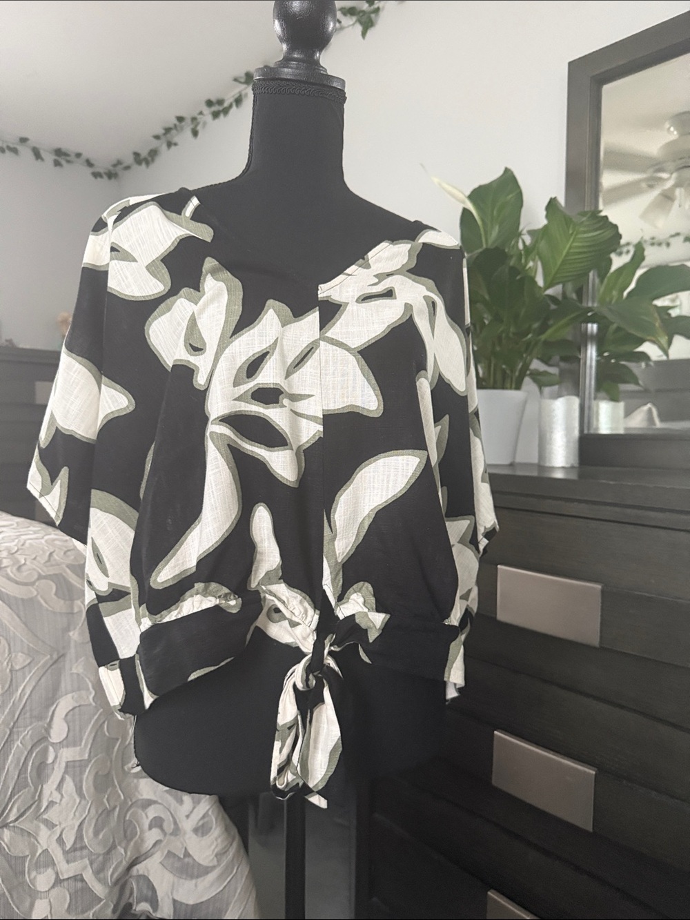 Nine West Black, Sage and White Floral Tie-Front Crop Top